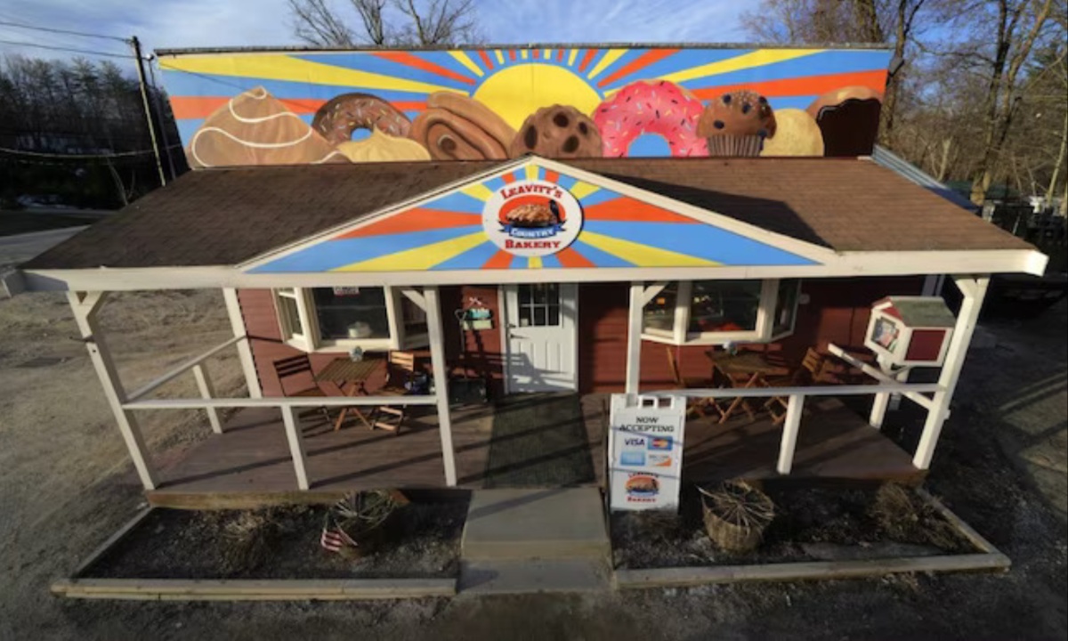 New Hampshire Bakery Owner Fights Town Over Mural, Calling It Art, Not an Advertisement